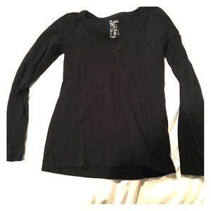 Gap black vneck